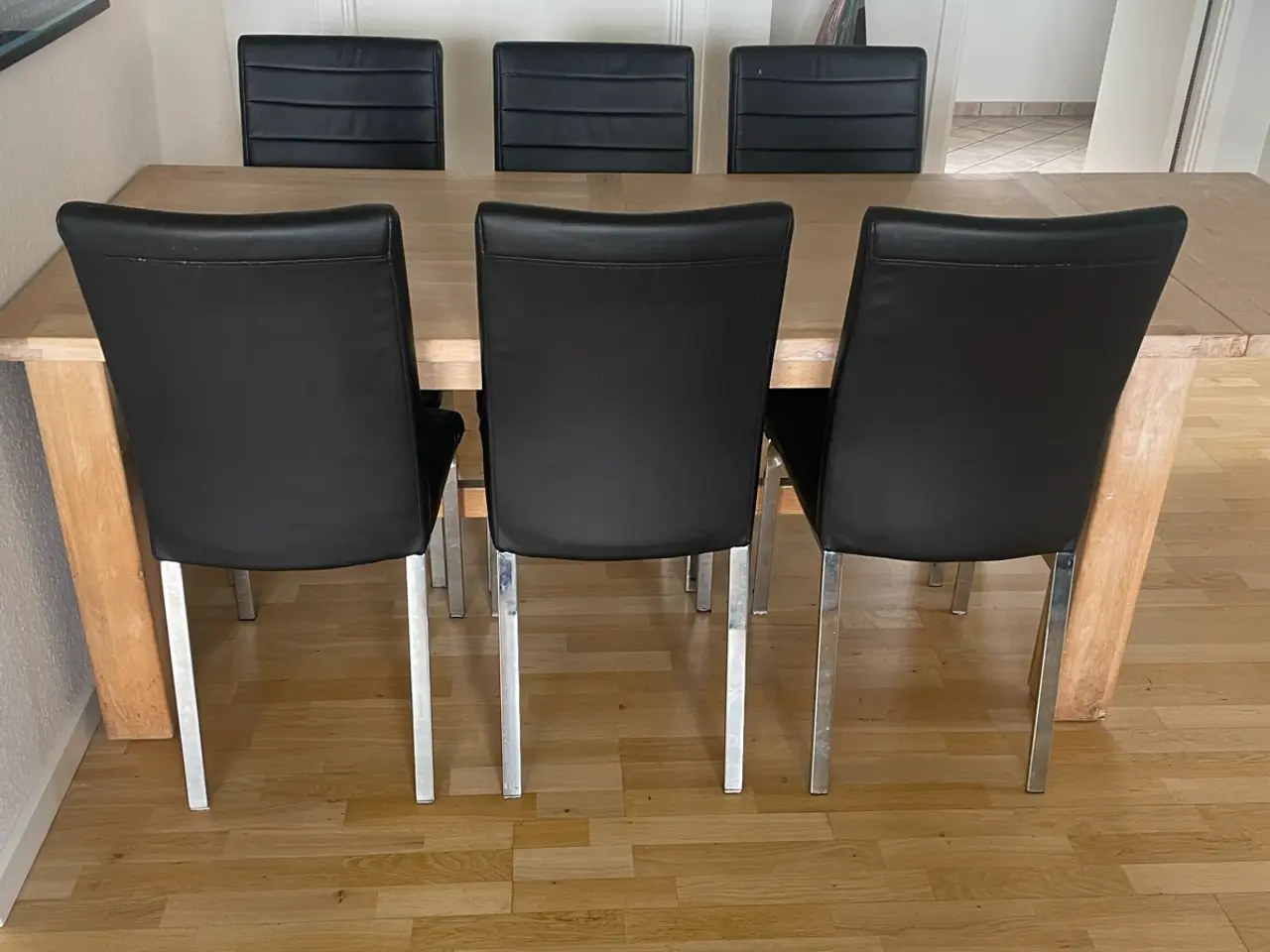 Billede 4 - Godt solidt Eg- træsbord.