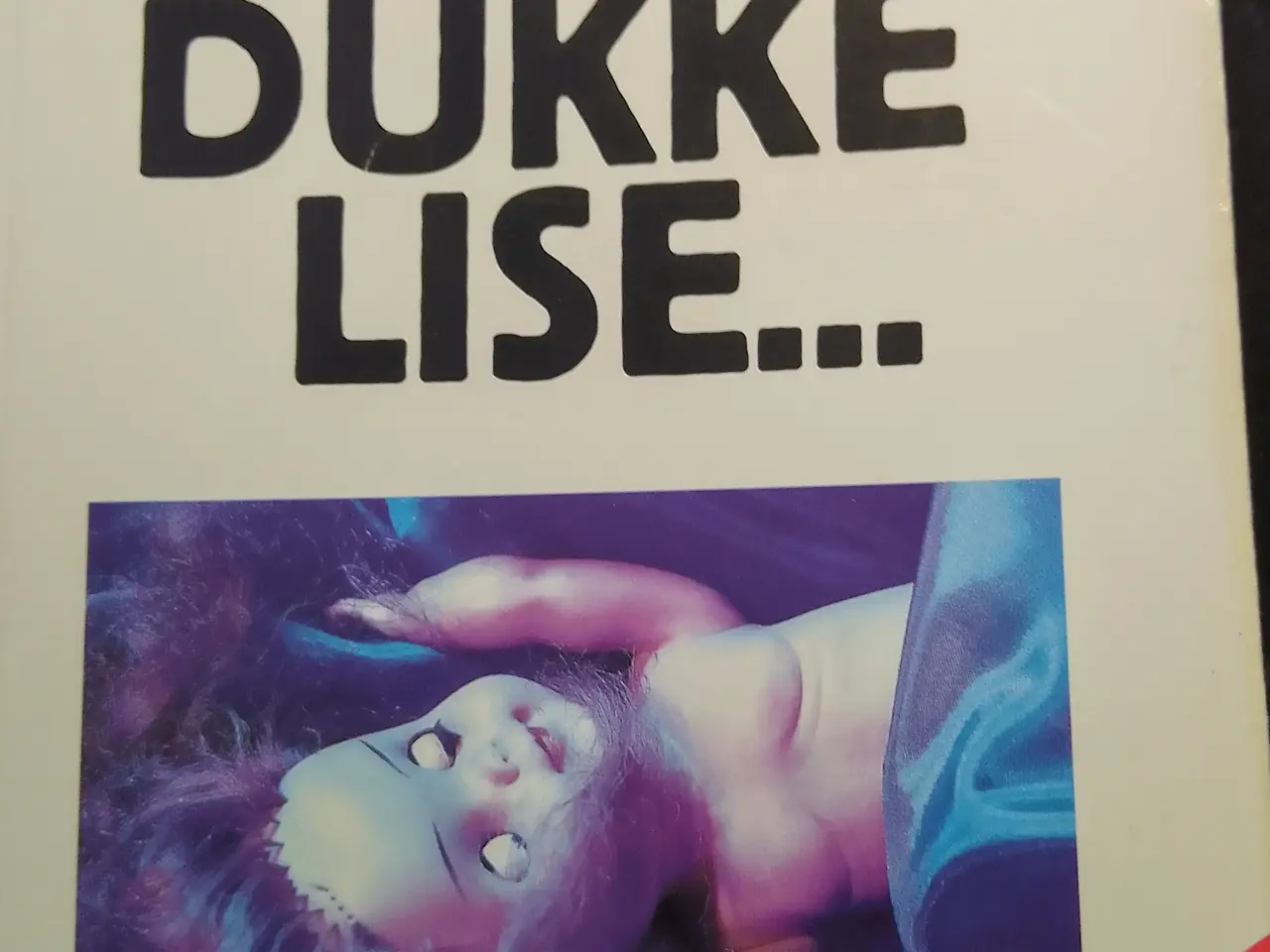 Billede 1 - Kirsten Holst: Sov dukke Lise. Spændingsroman.