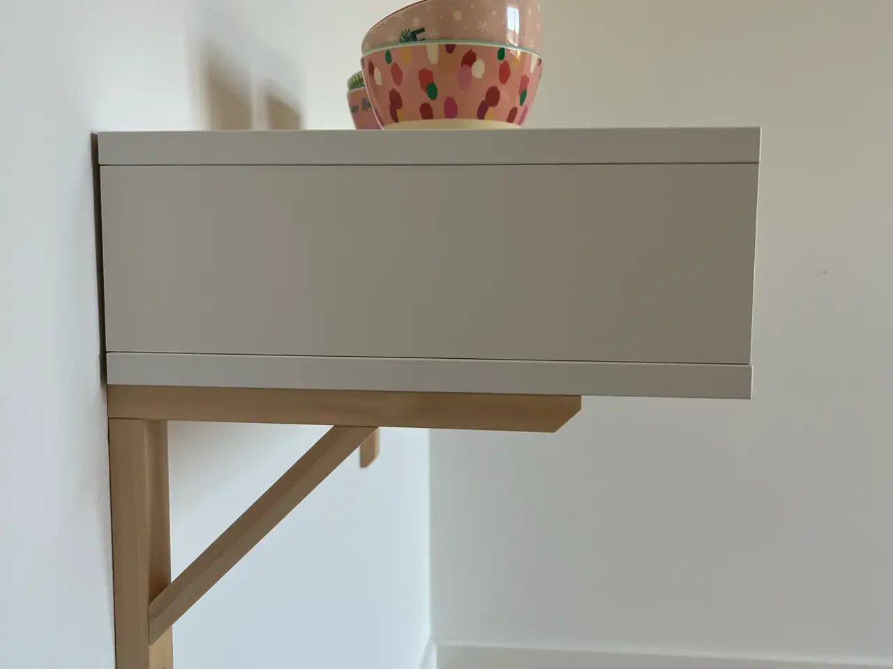 Billede 2 - Makeup bord, væghængt
