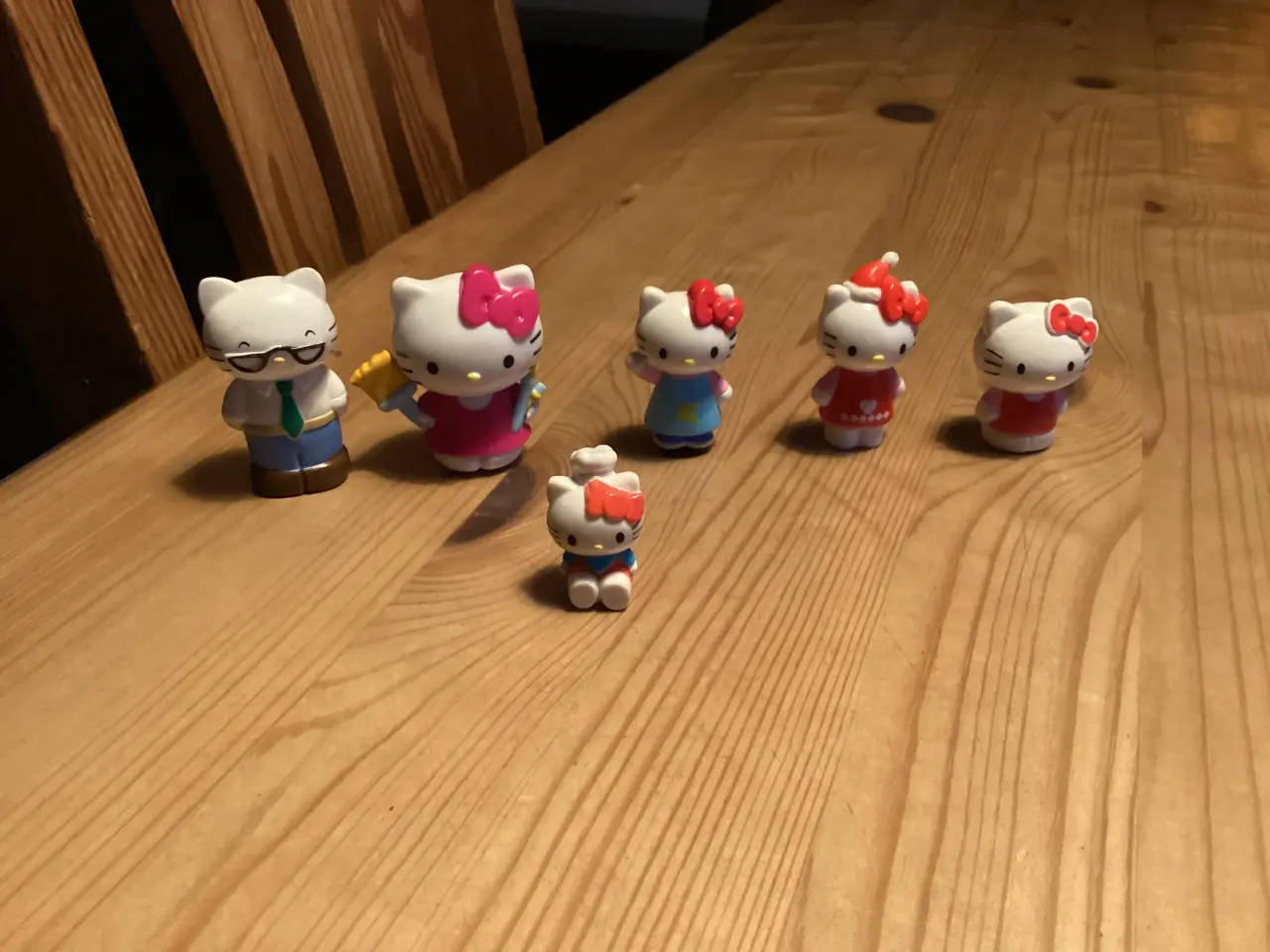Billede 7 - Hello Kitty Solbriller,Bøger,  Figurer Osv