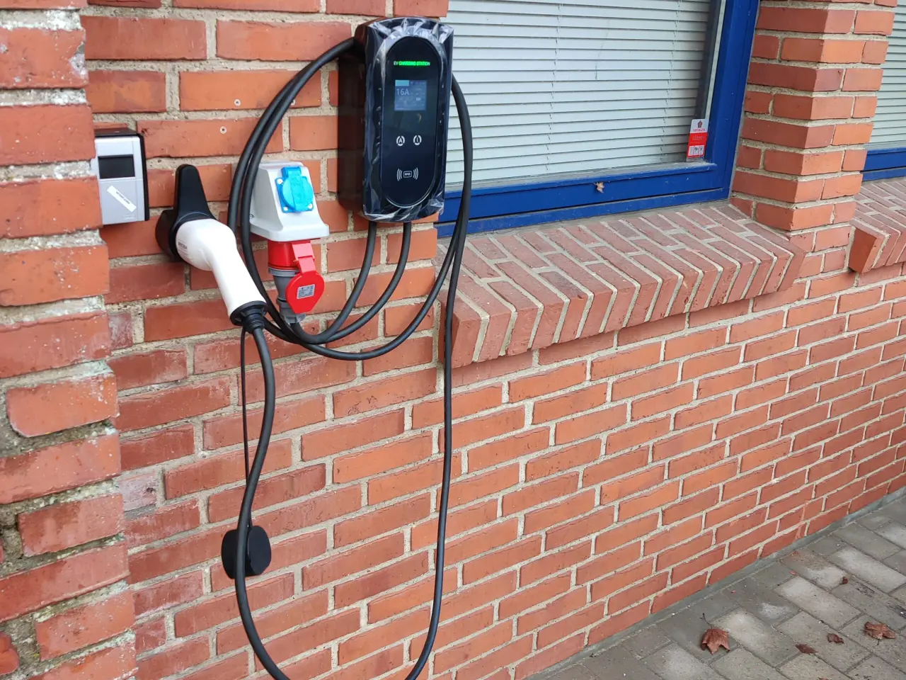 Billede 4 - Elbil oplader 8-16A med LCD display, RFID kort, app styring og 5 meter kabel