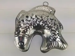 Gammel fiske form i metal