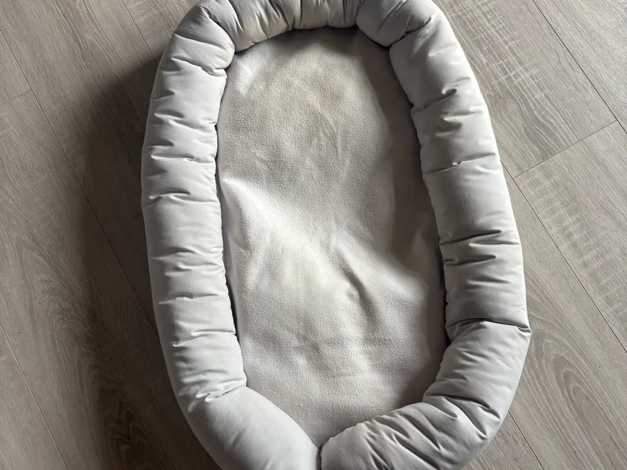 Billede 4 - Babynest fra BabyDan i lys grå.