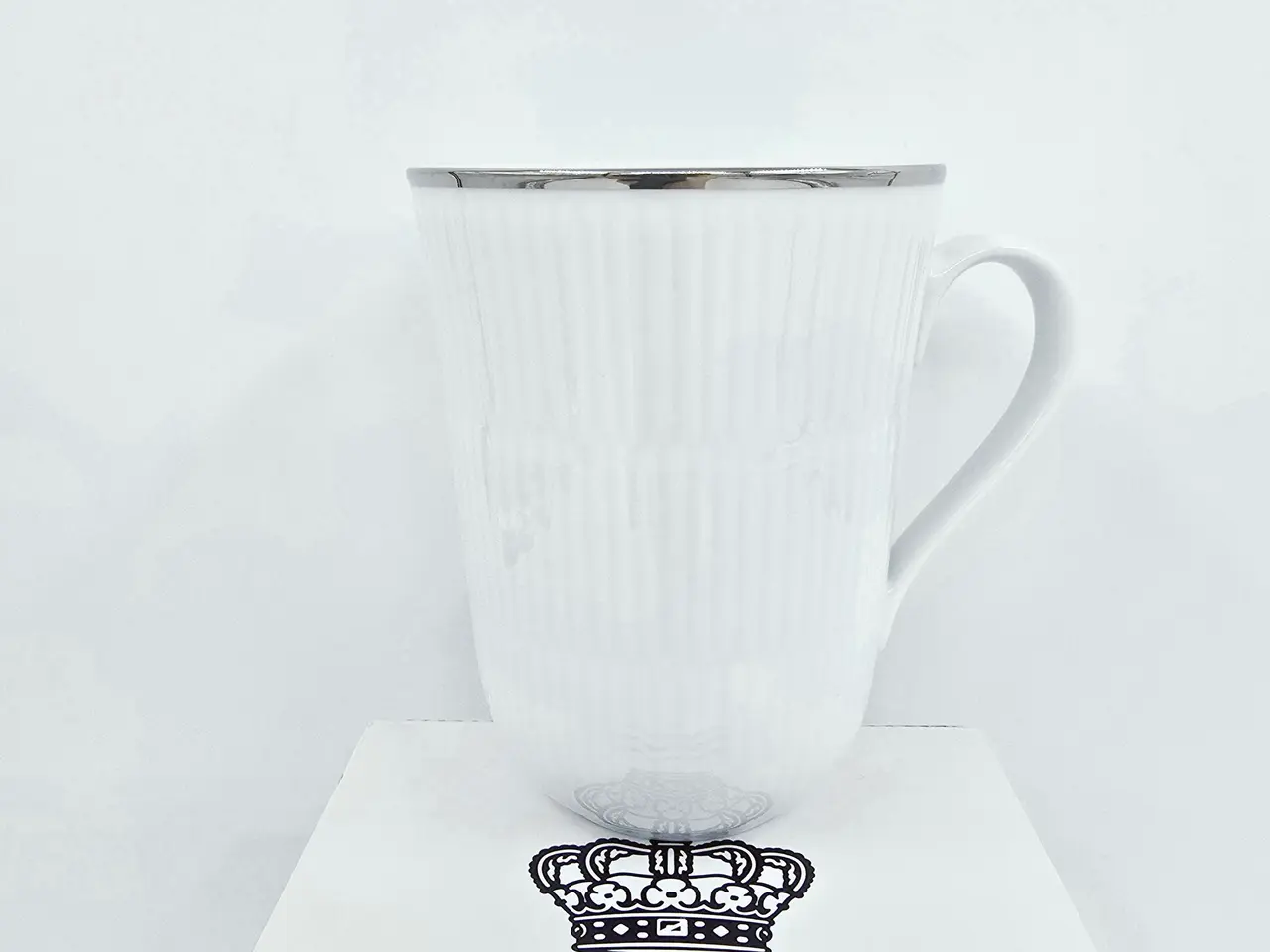Billede 1 - Royal Copenhagen Hvid Riflet Platin Krus nr. 497. sortering 1