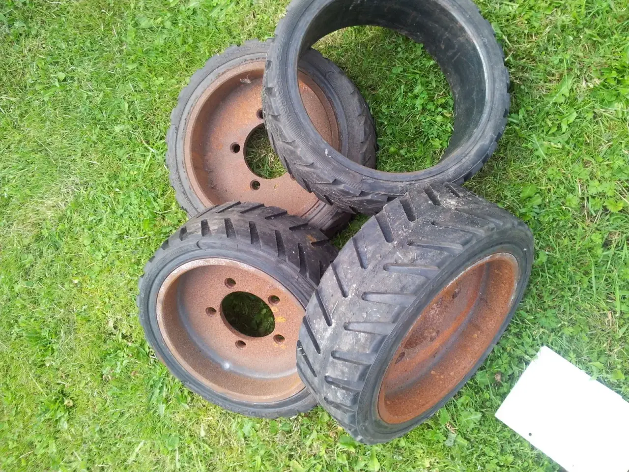 Billede 1 - Truckdæk m fælge 130x305/400  100,-stk