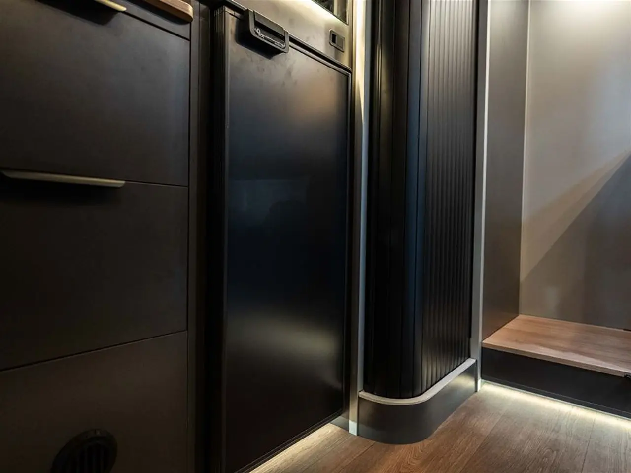 Billede 6 - 2027 - Nomade Nation Space S STEALTH VAN MED LOUNGE I SKANDINAVISK DESIGN