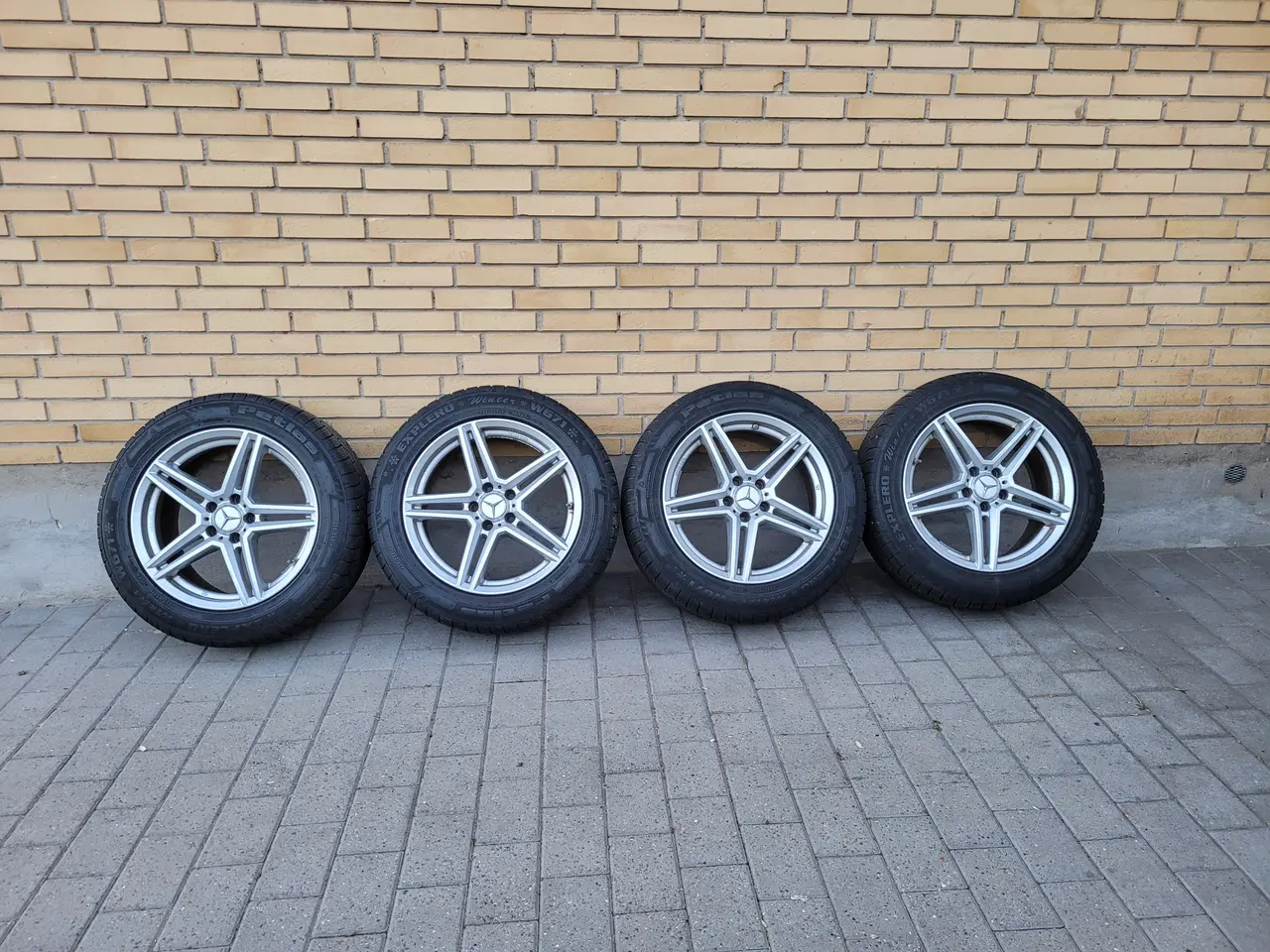 Billede 1 - Vinterdæk med originale Mercedes Alu fælge 4 stk.