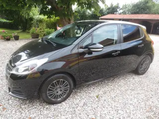 Peugeot 208 1.6 HDi År 17. Nysynet.