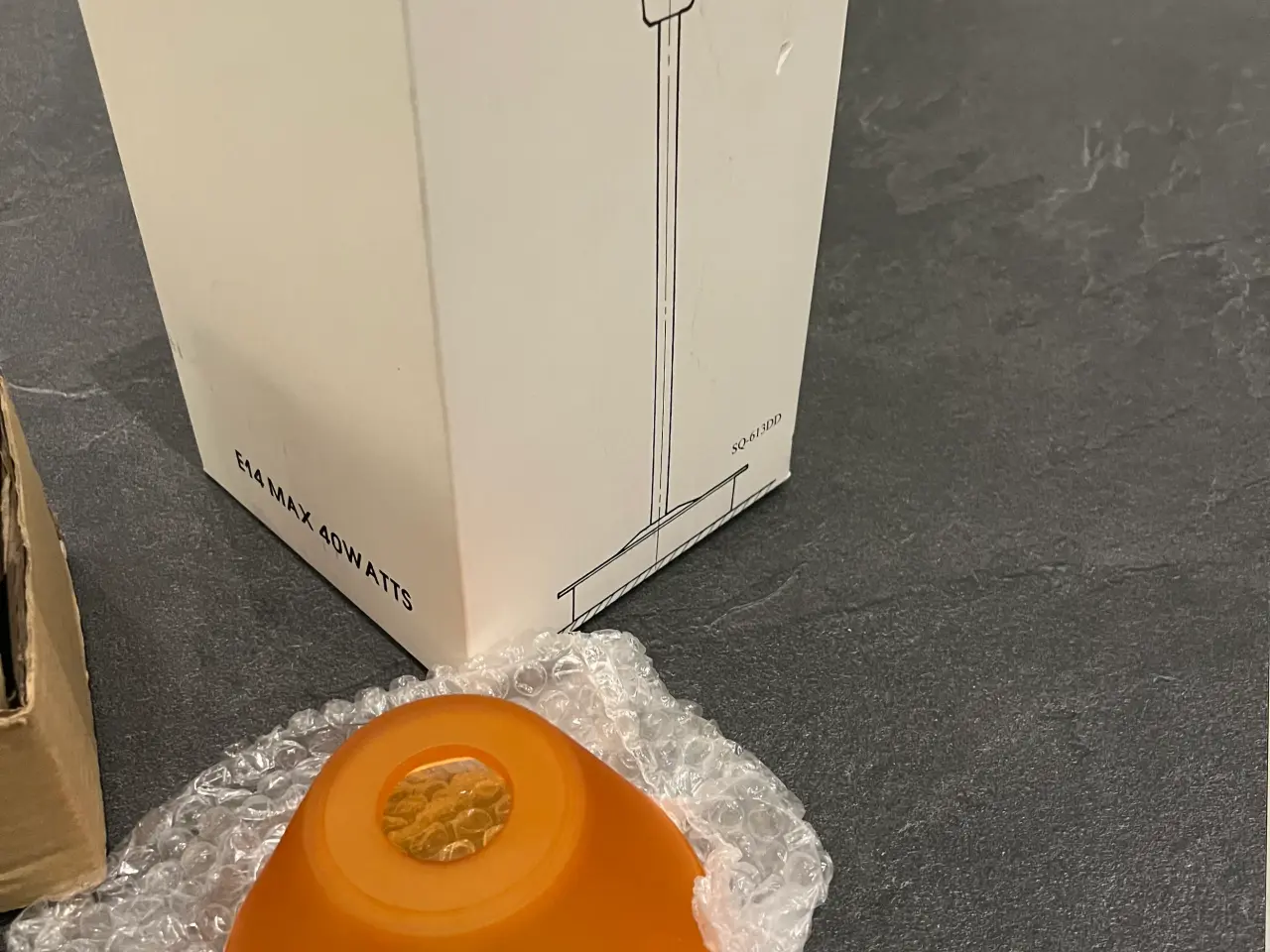 Billede 4 - Orange og let konisk bordlampe