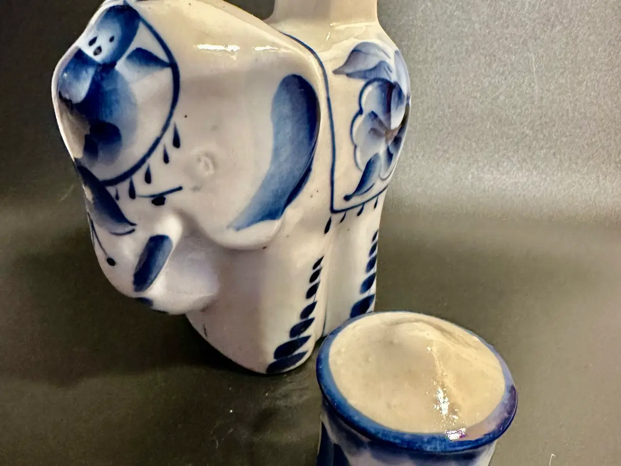 Billede 3 - Vintage håndmalede genstande af porcelæn.