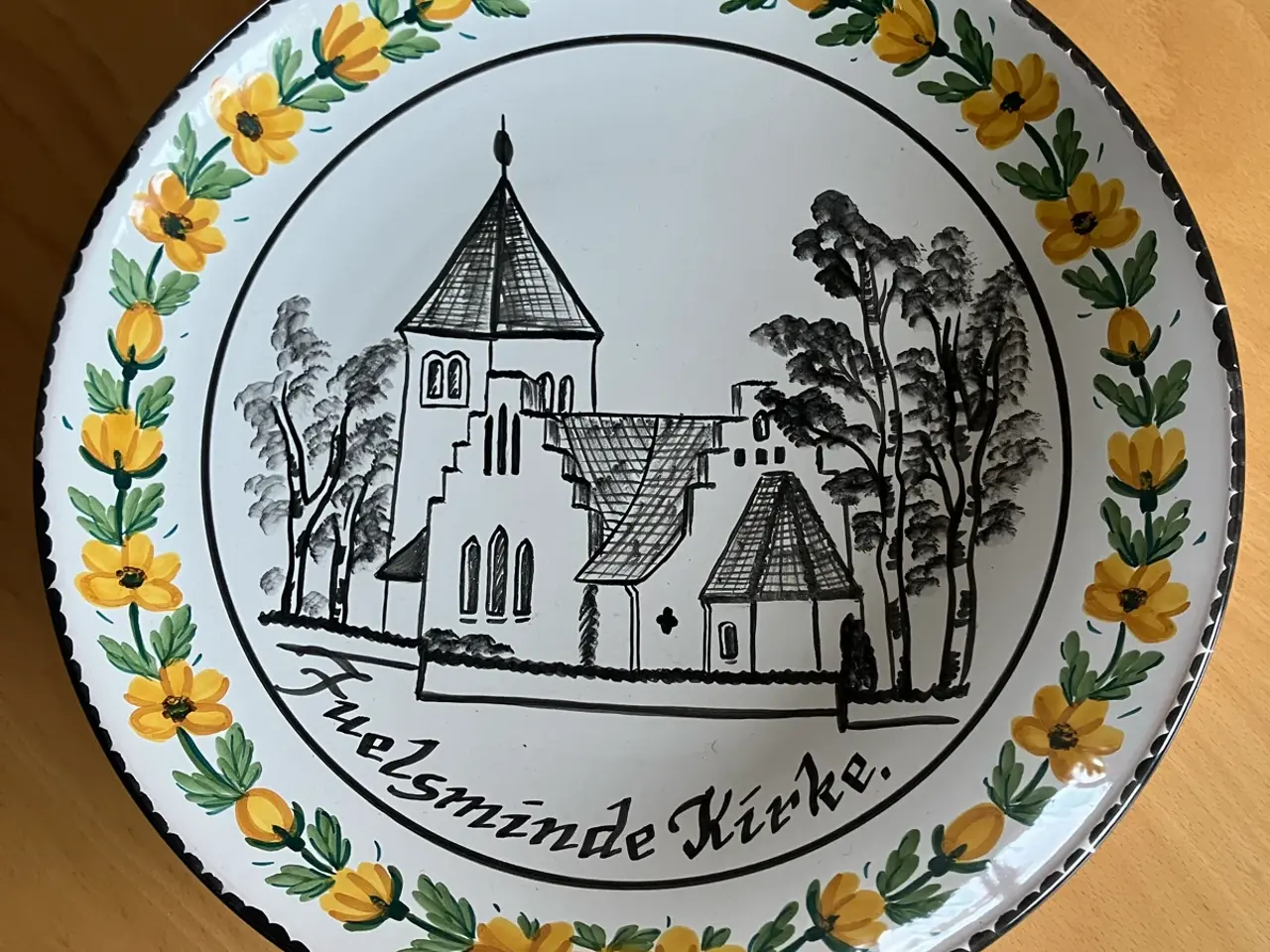 Billede 1 - Keramikfad med Juelsminde kirke