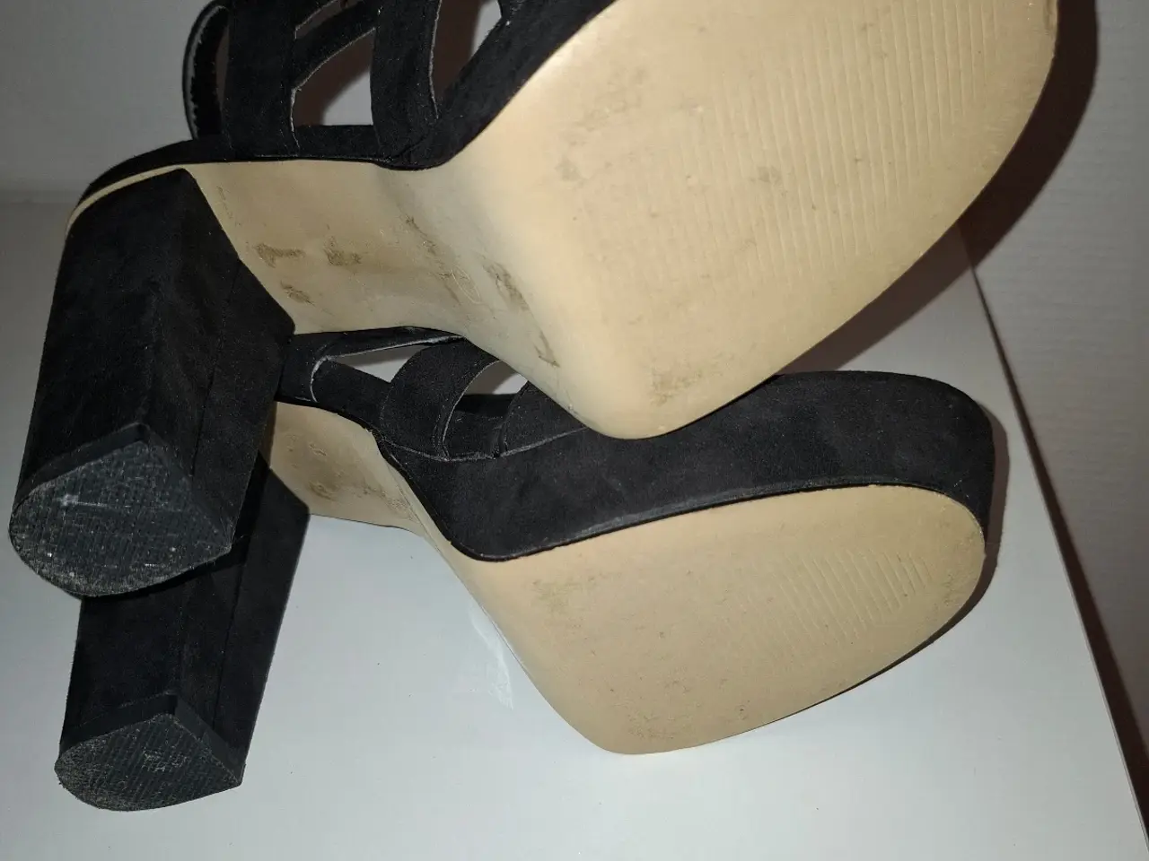 Billede 7 - Højhælet Ruskinds Sandaler