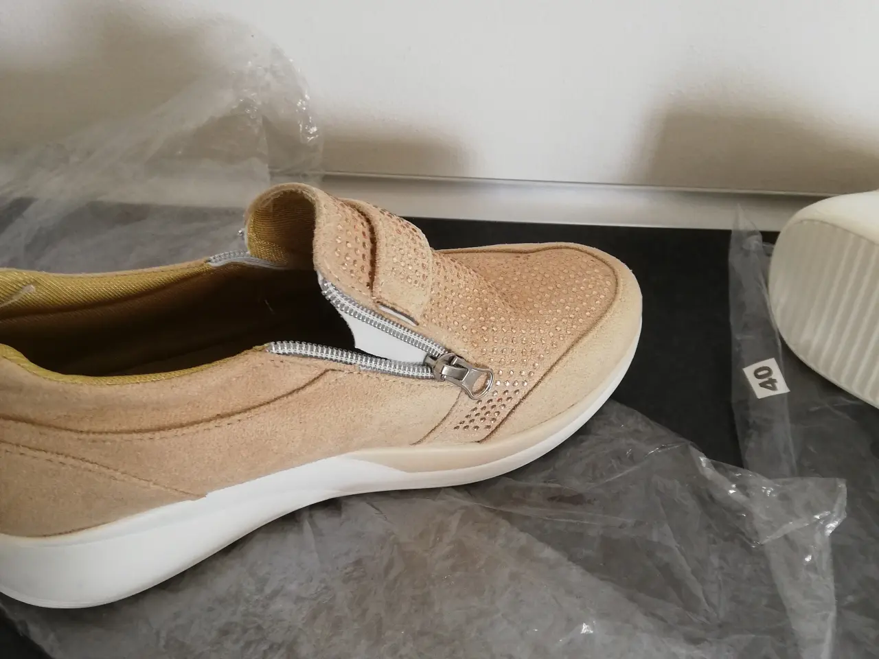 Billede 1 - Lys Sneakers m lynlås