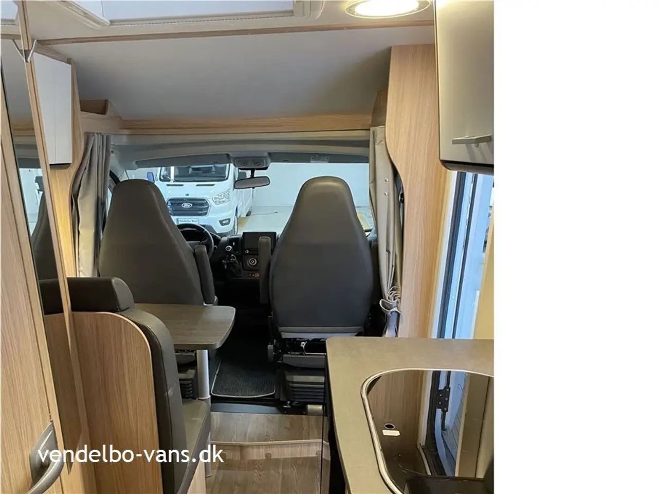 Billede 11 - 2022 - SunLight VAN V69   Fritstående dobbeltseng i bag