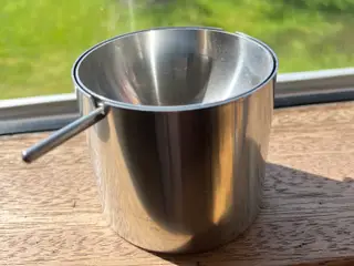 Stelton, Arne Jacobsens roterende askebæger 6,5 cm