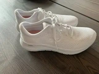 Dame Sketchers Arch Fit 2,0 str 40
