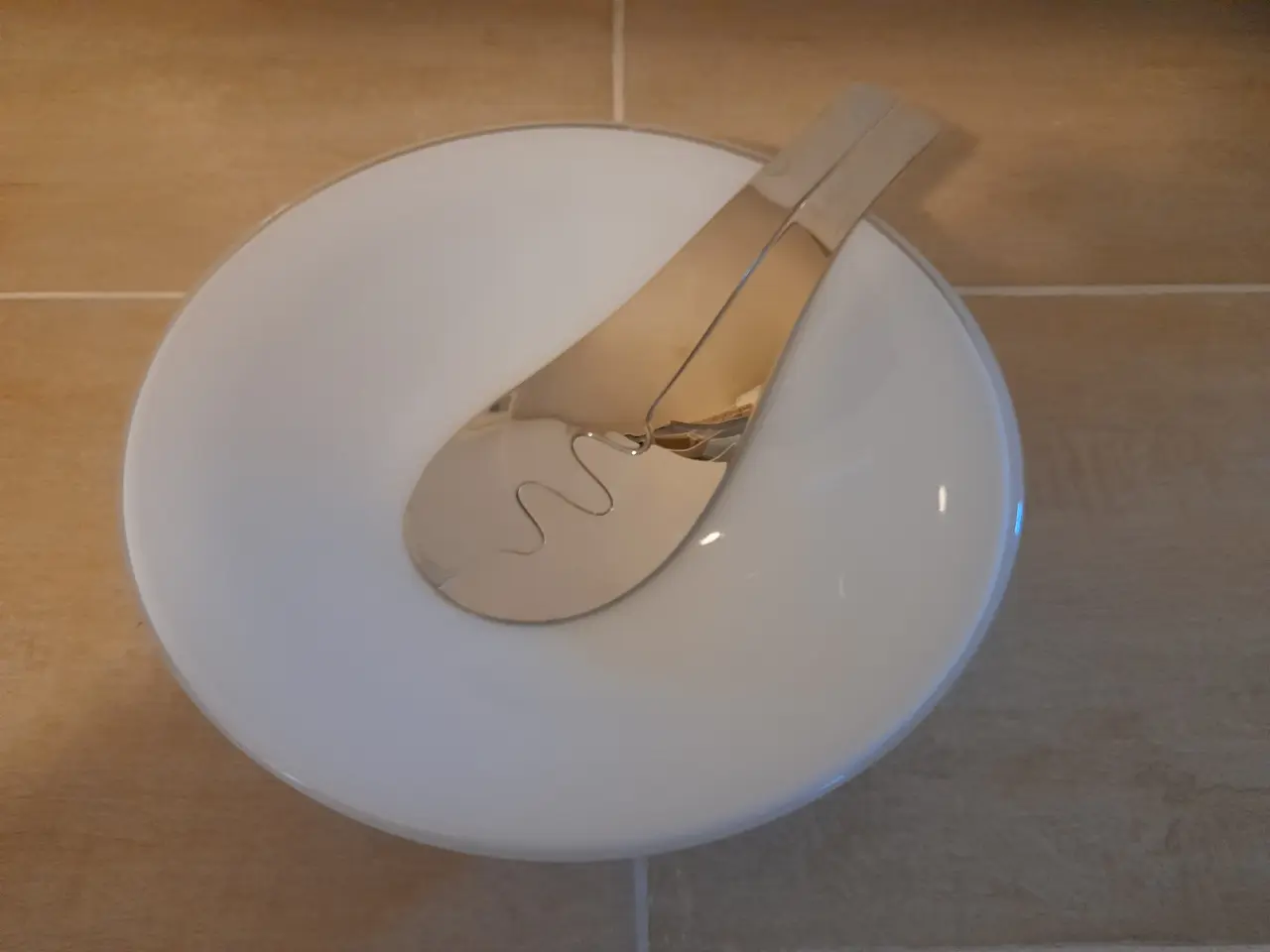 Billede 1 - Salatskål med tilhørende bestik , Umbra,          