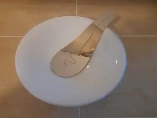 Salatskål med tilhørende bestik , Umbra,