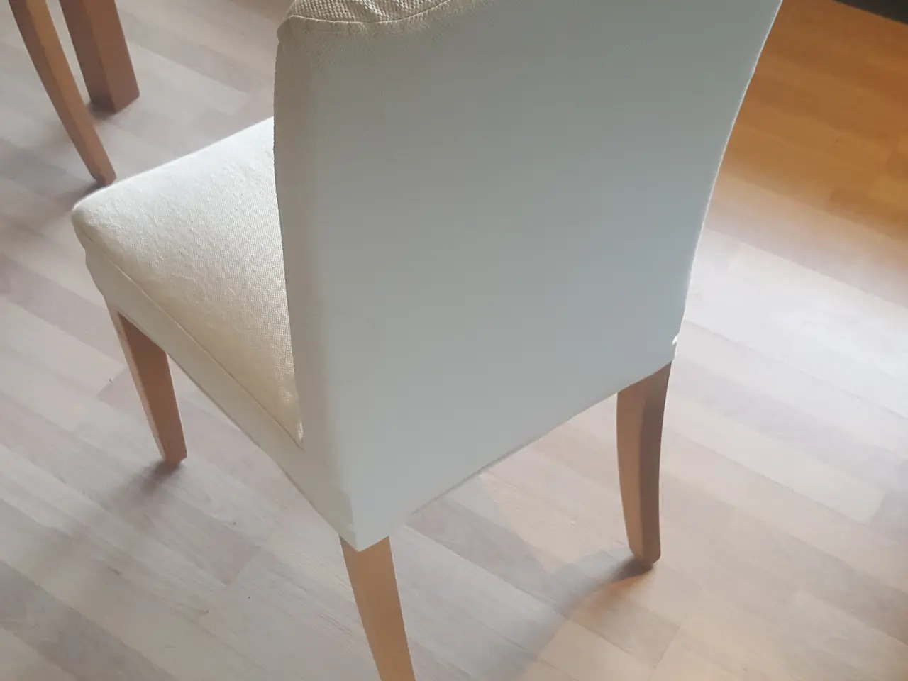 Billede 9 - spisebord inkl stole