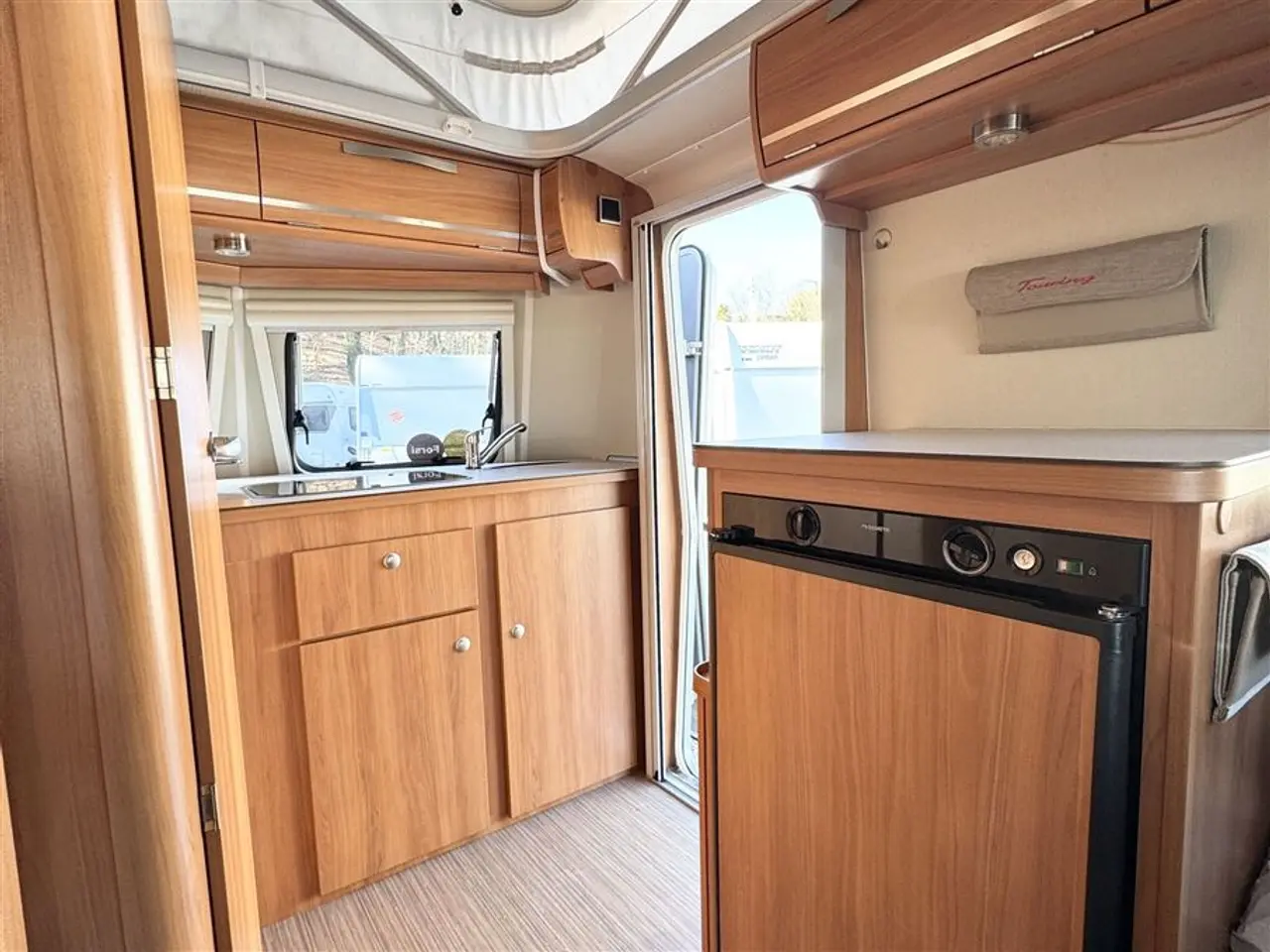 Billede 12 - 2018 - Hymer Eriba Familia 320 Dobbeltseng-Endesiddegruppe-Mover-Telt