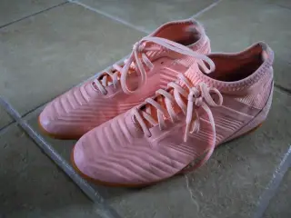 Adidas Predator sko str. 38 1/2
