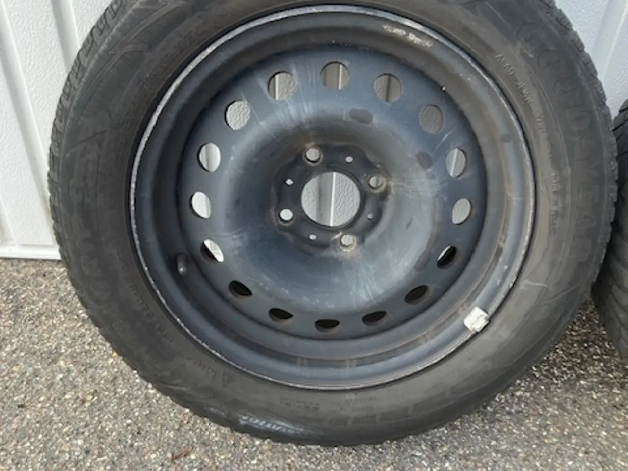 Billede 6 - 4 stålfælge 15” med slidte Goodyear-vinterdæk