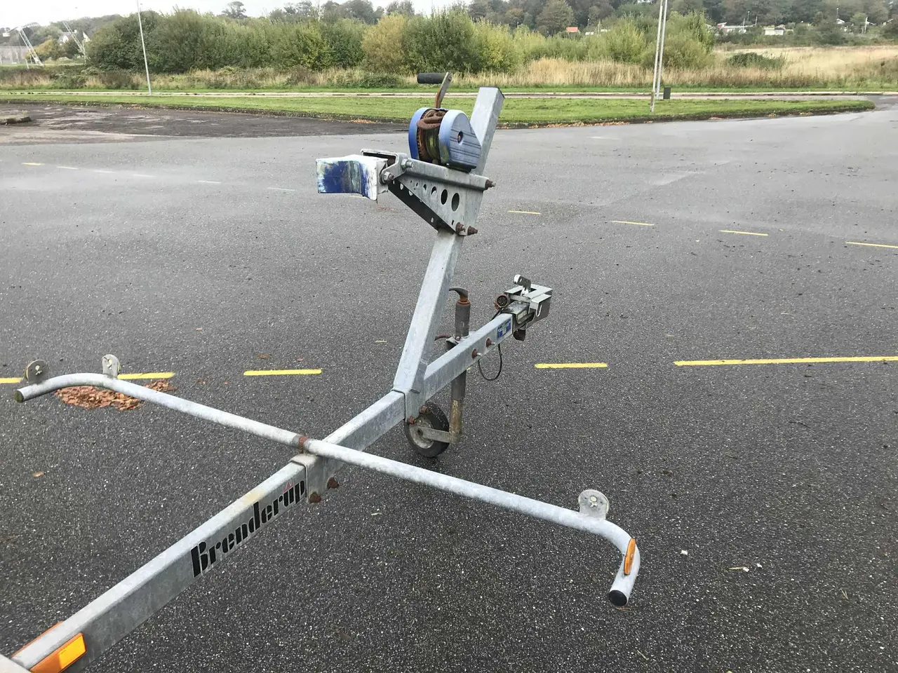 Billede 4 - bådtrailer med papirer og plader.