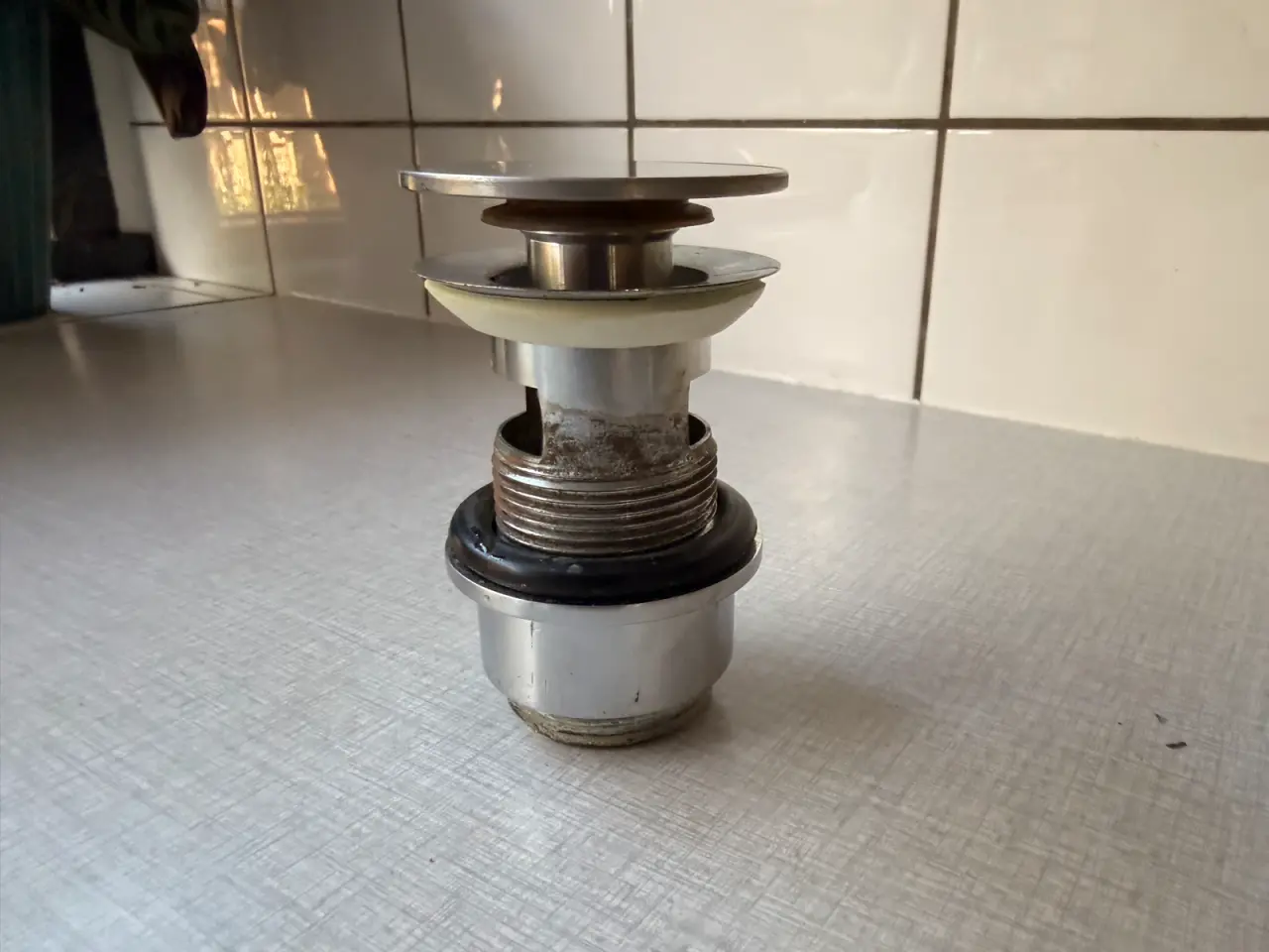 Billede 3 - Vola A62 push-open bundventil 1 1/4" fremstillet i