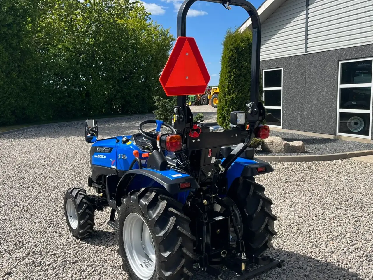 Billede 12 - Solis S26 6+2 Gearmaskine med Servostyring og brede traktorhjul