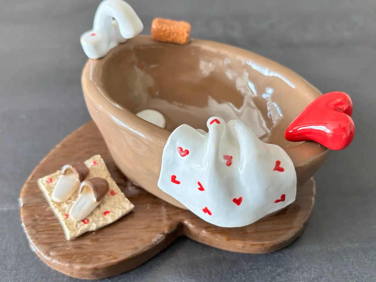 Billede 3 - Badekar med pynt og fod i keramik.