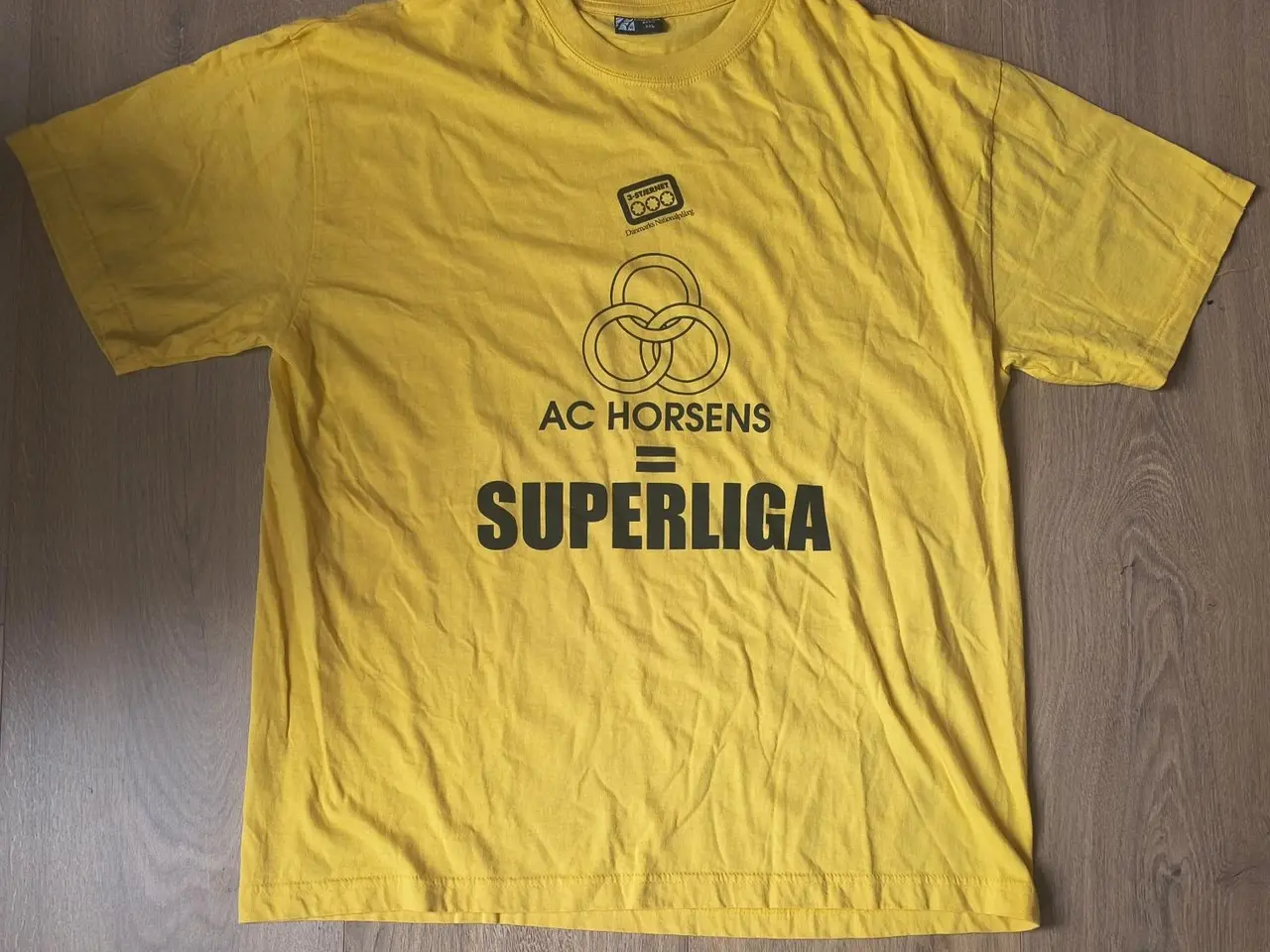 Billede 2 - AC HORSENS FAN TSHIRT, STR. 2XL, I FLOT STAND
