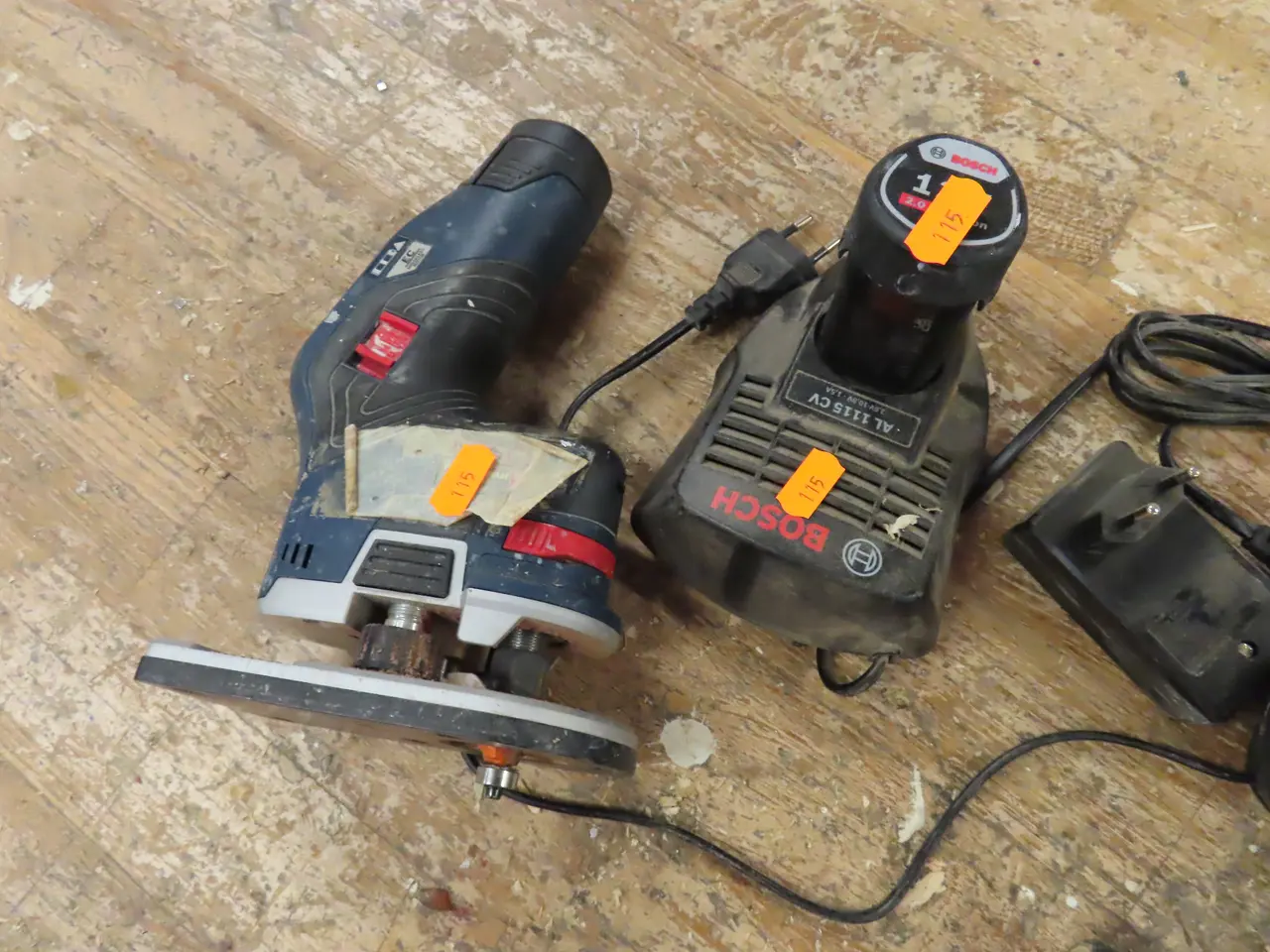 Billede 1 - Akku kantfræser BOSCH GKF 12V-8 med 2 stk. Batterier og lader