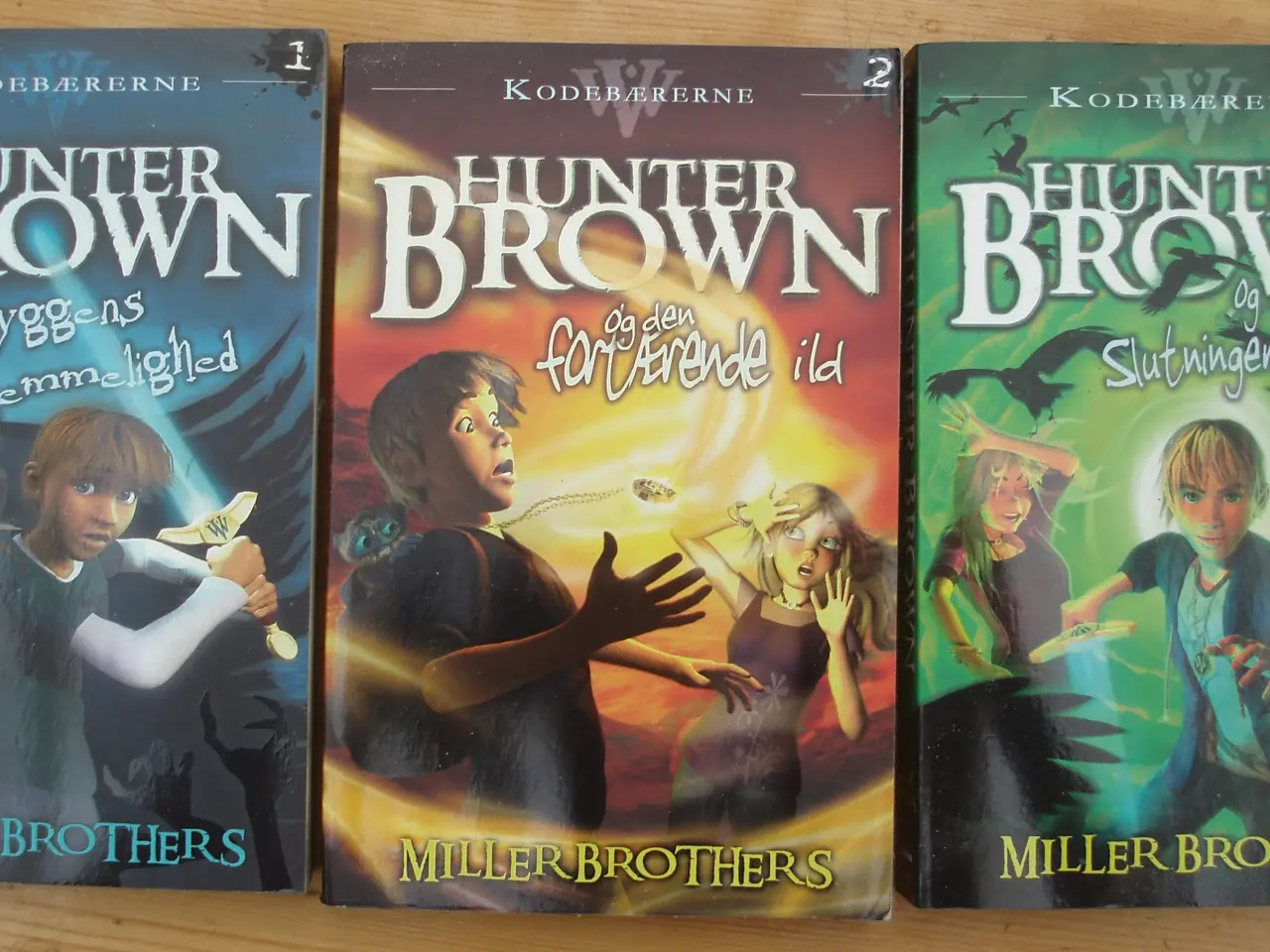 Billede 1 - Kodebærerne; Hunter Brown 1+2+3 af Miller Brothers