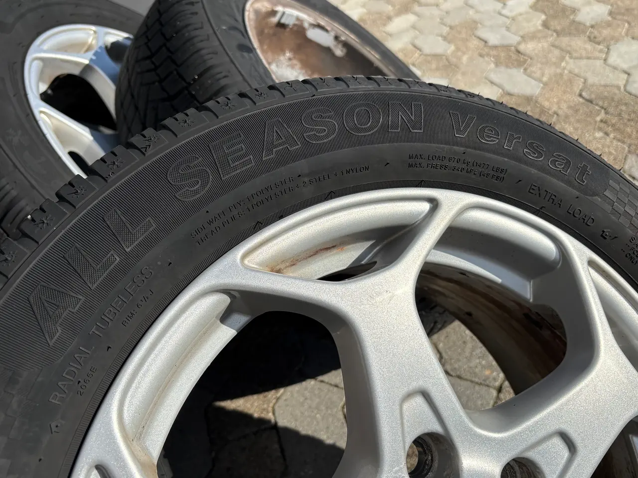 Billede 10 - 16" Org. Ford Alu m/næsten nye Sunny Helårsdæk