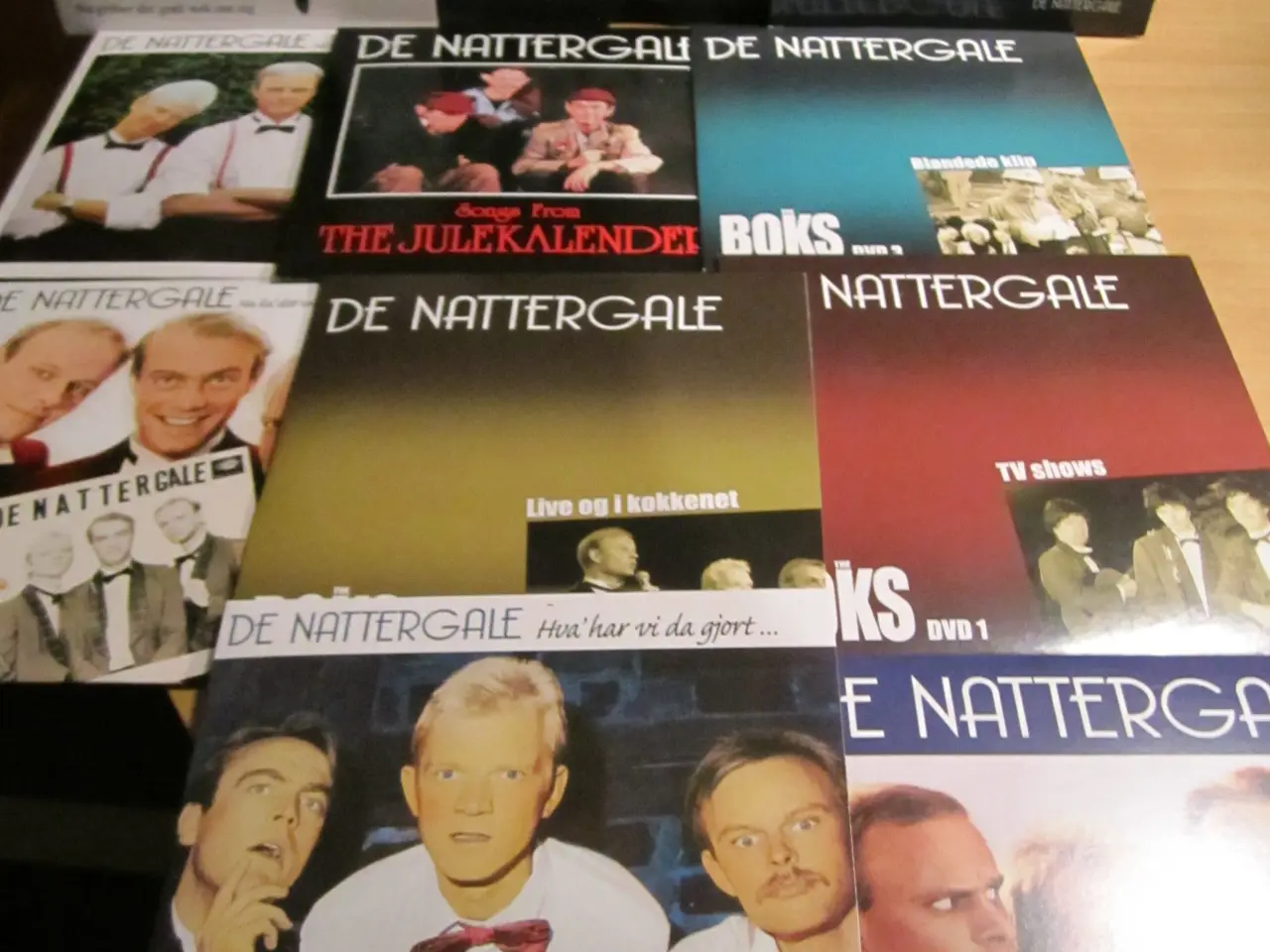 Billede 3 - De NATTERGALE. The Boks.