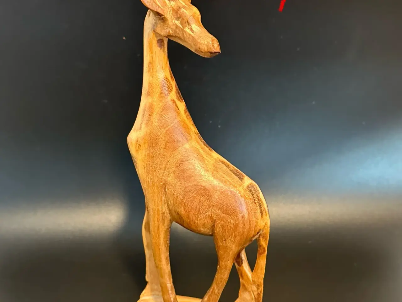Billede 2 - Håndskårede vintage træfigurer sælges.
