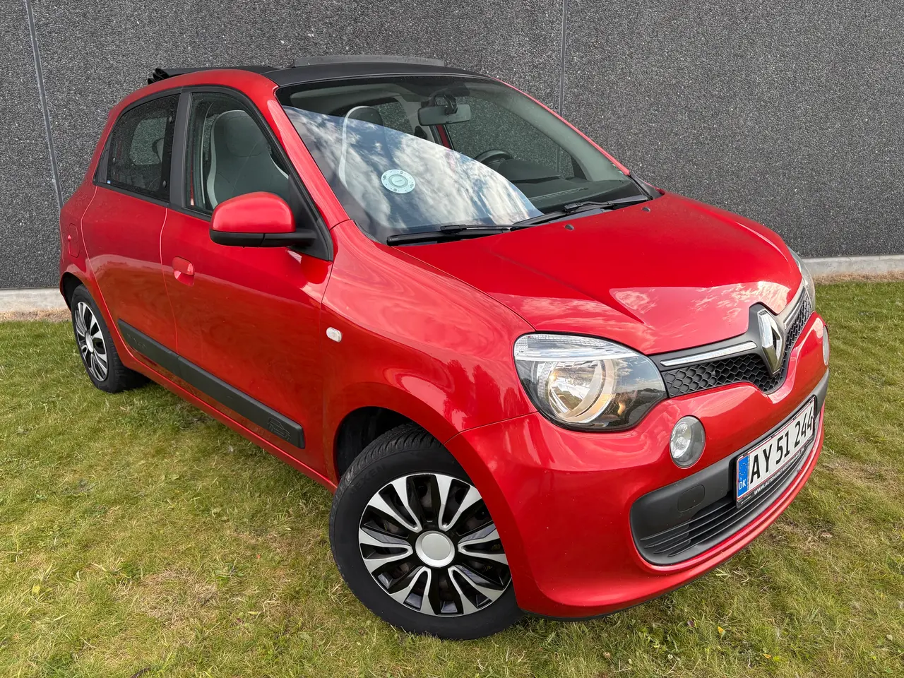 Billede 1 - Flot og velkørende "cabriolet" i flot farve