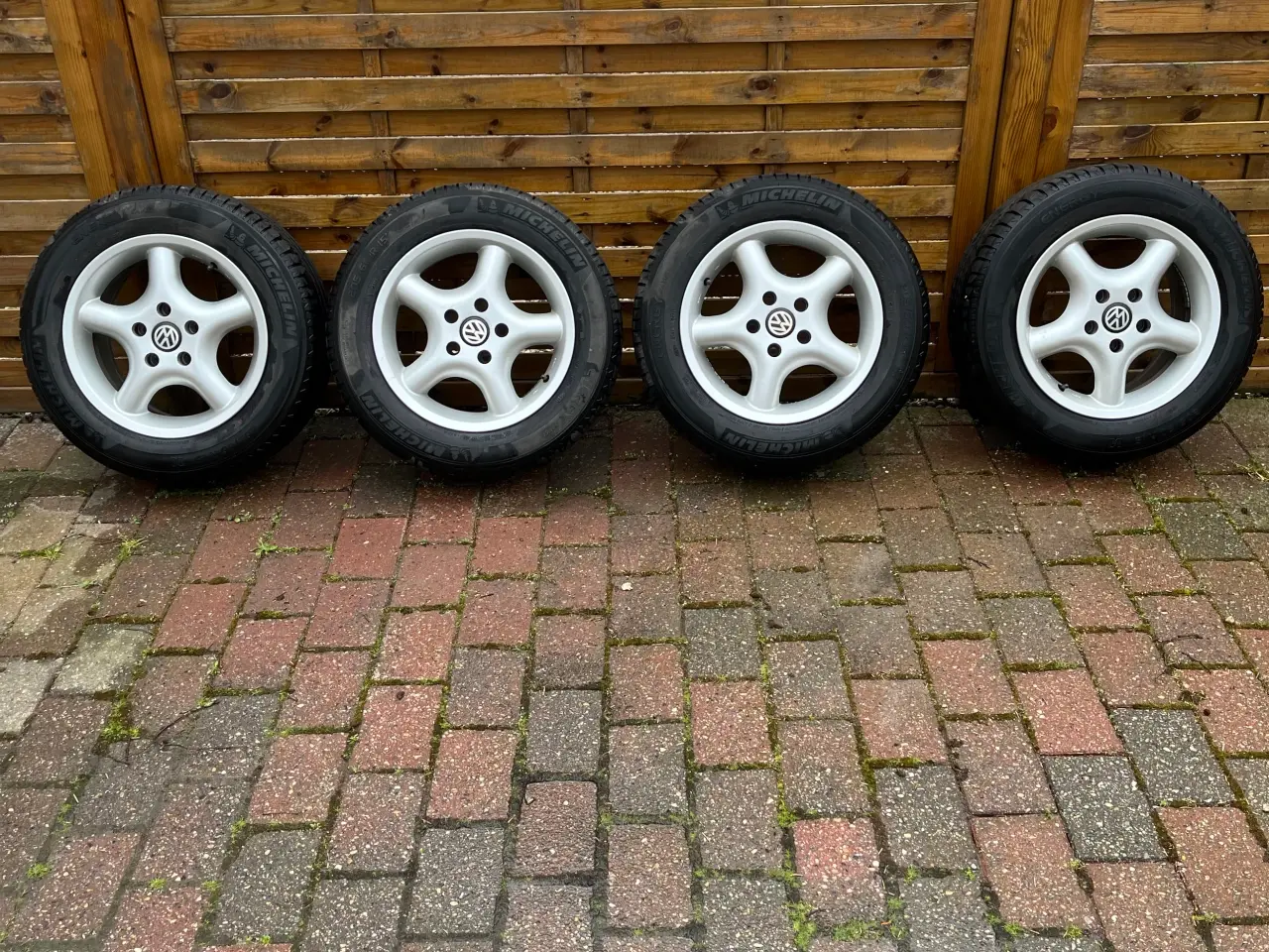 Billede 1 - Fire styk Michelin 205/60 15 på pasat fælge