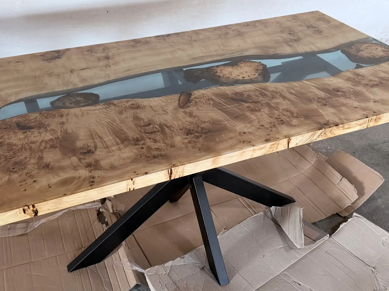 Billede 4 - Epoxy spisebord i poppeltræ med river