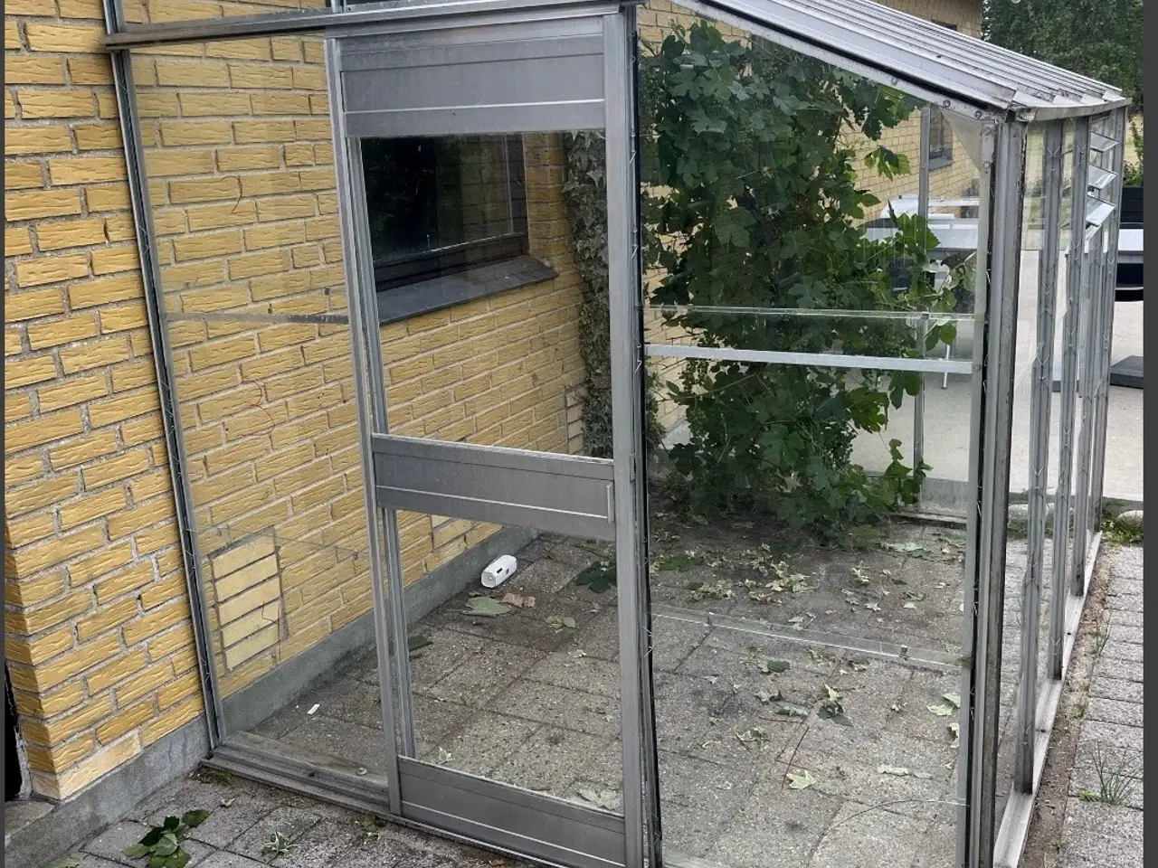 Billede 2 - Drivhus til væg