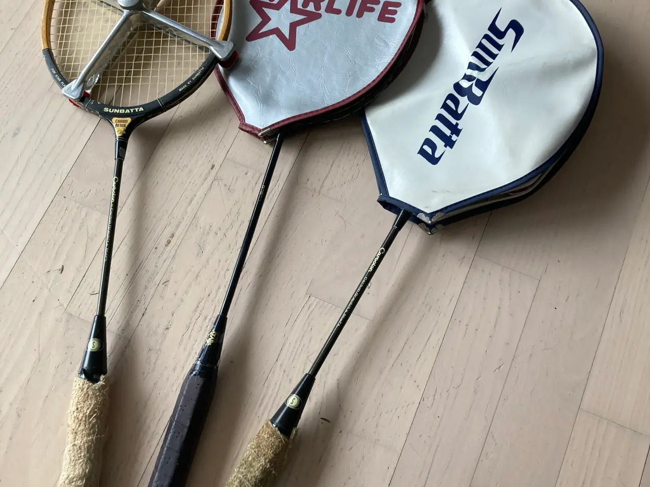 Billede 3 - 3 Badminton Ketsjer, Taske og 6 fjerbolde
