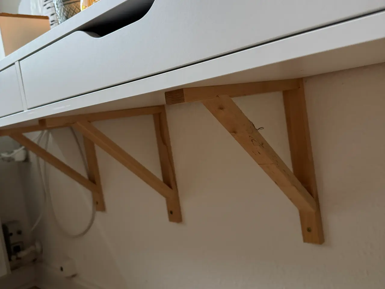 Billede 6 - IKEA EKBY ALEX væghylde med 2 skuffer – hvid