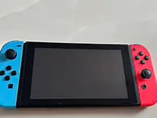 Nintendo Switch, brugt en hang