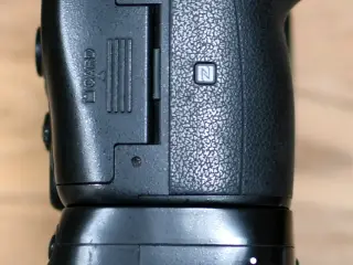NIKON D7200 spejlrefleks m/batteripakke/greb.