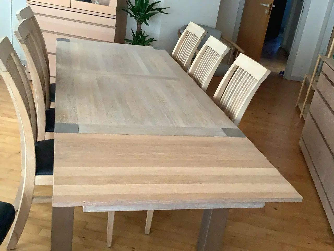 Billede 2 - Flot spisebord i massiv eg
