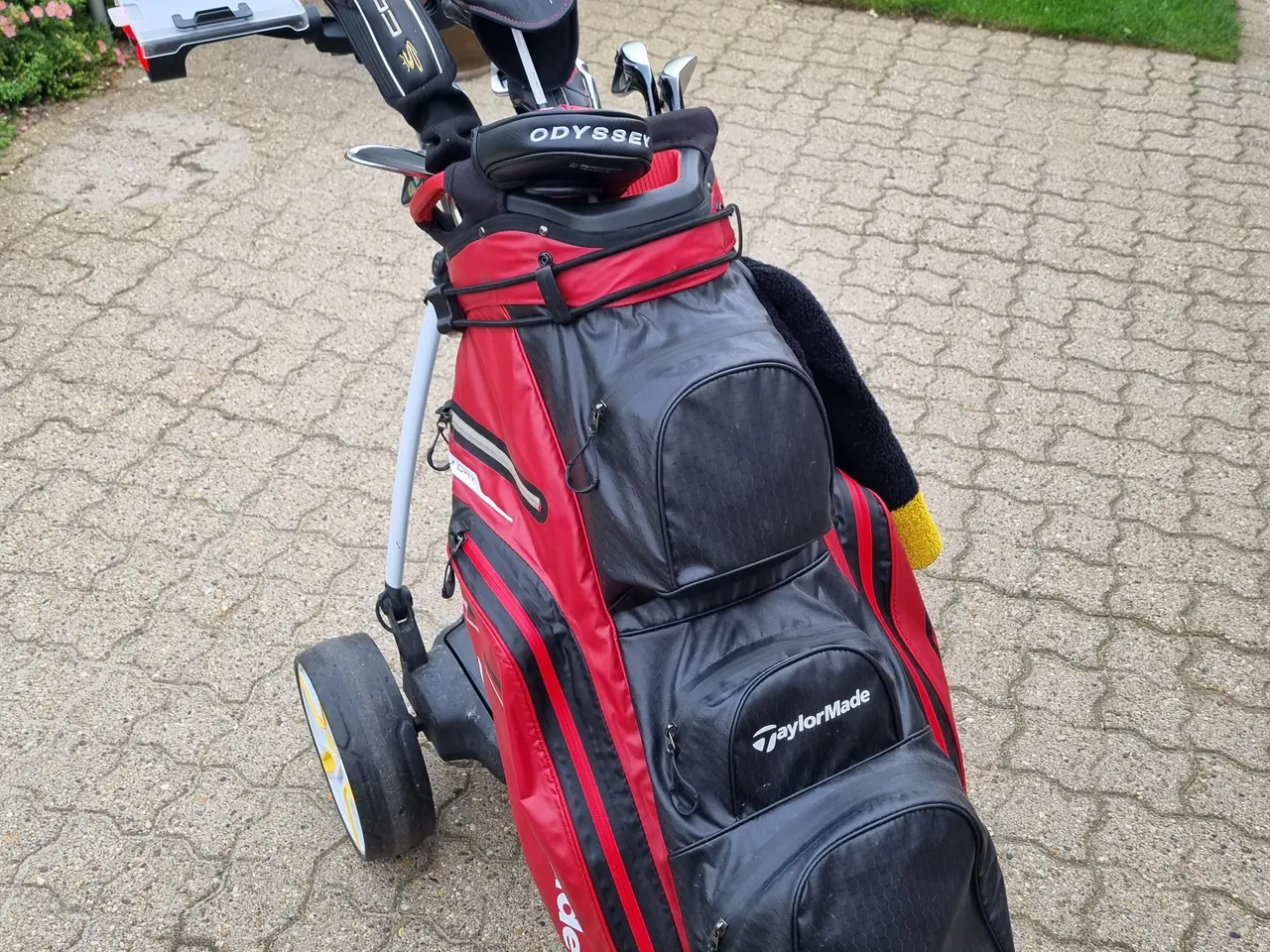 Billede 4 - Golfsæt med el-vogn og vandtæt vognbag