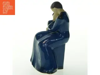 Keramikskulptur af omfavnende par fra JIE (str. 19 cm)