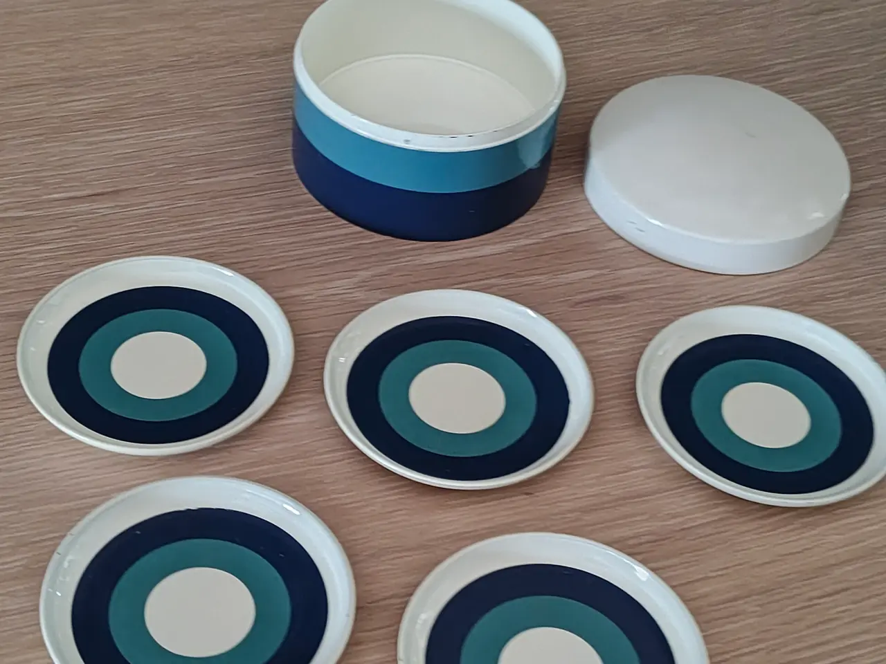 Billede 3 - Flot coasters sæt med 5 bakker
