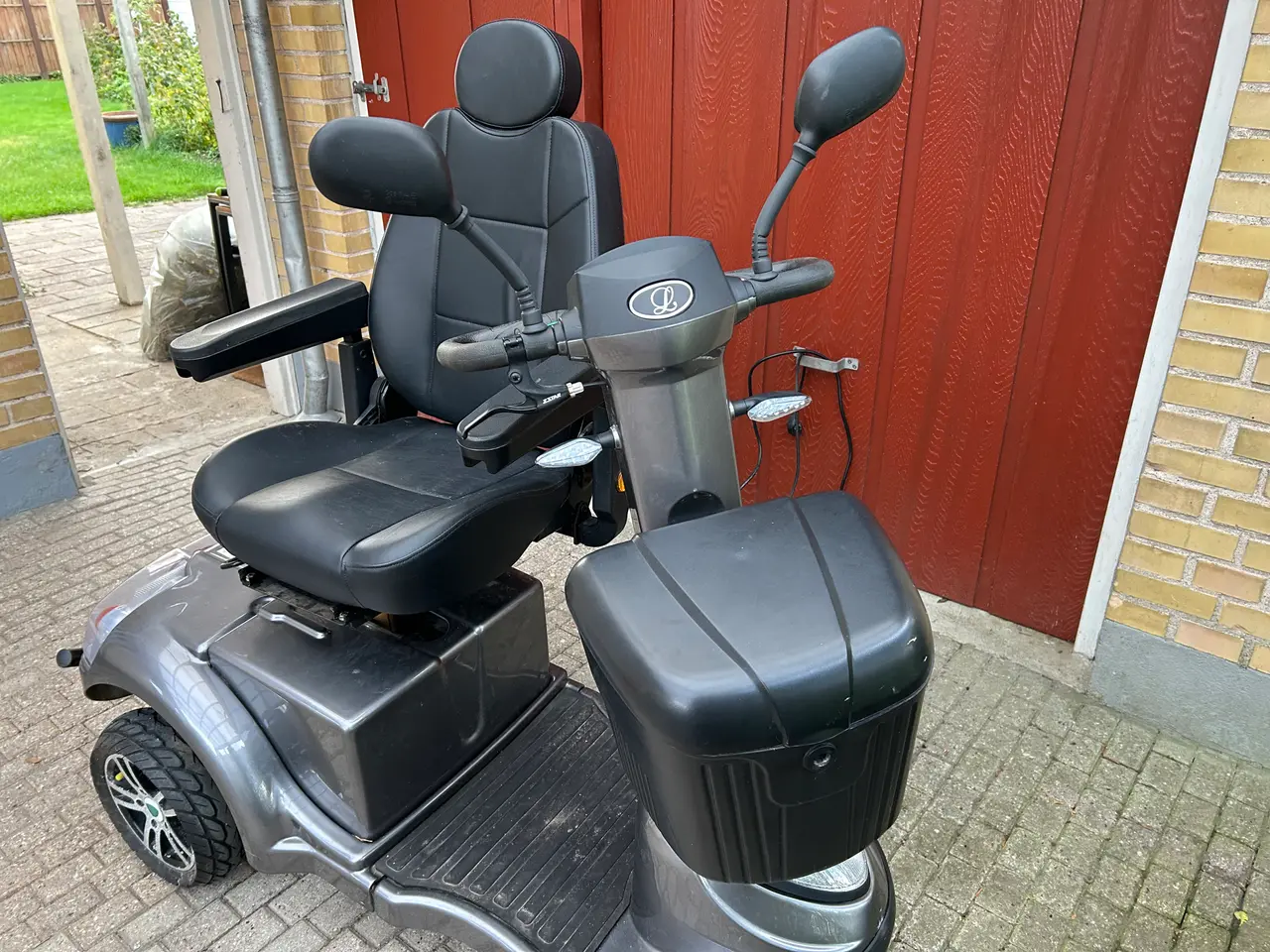 Billede 1 - grå 3 hjul. el scooter