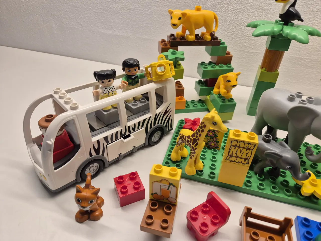 Billede 2 - Duplo Safari Mange dyr, Safari bus, 2 små plader 